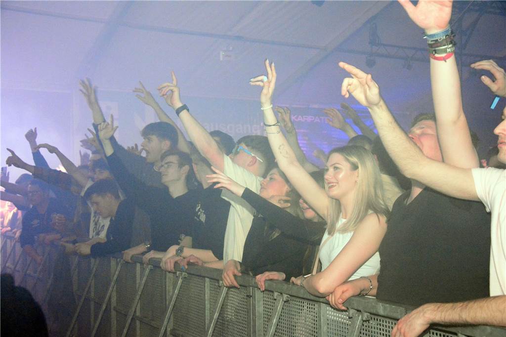 Egal ob auf der Live-Stage, der Schatzi-Bar oder der Festival-Stage – Bei Karpatens "Nacht der Nächte" wurde in allen Zelten ausgiebig gefeiert und getanzt.