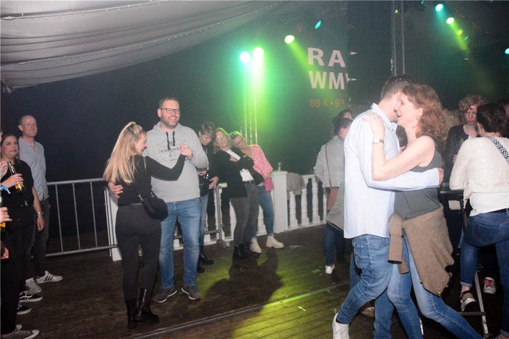 Egal ob auf der Live-Stage, der Schatzi-Bar oder der Festival-Stage – Bei Karpatens "Nacht der Nächte" wurde in allen Zelten ausgiebig gefeiert und getanzt.