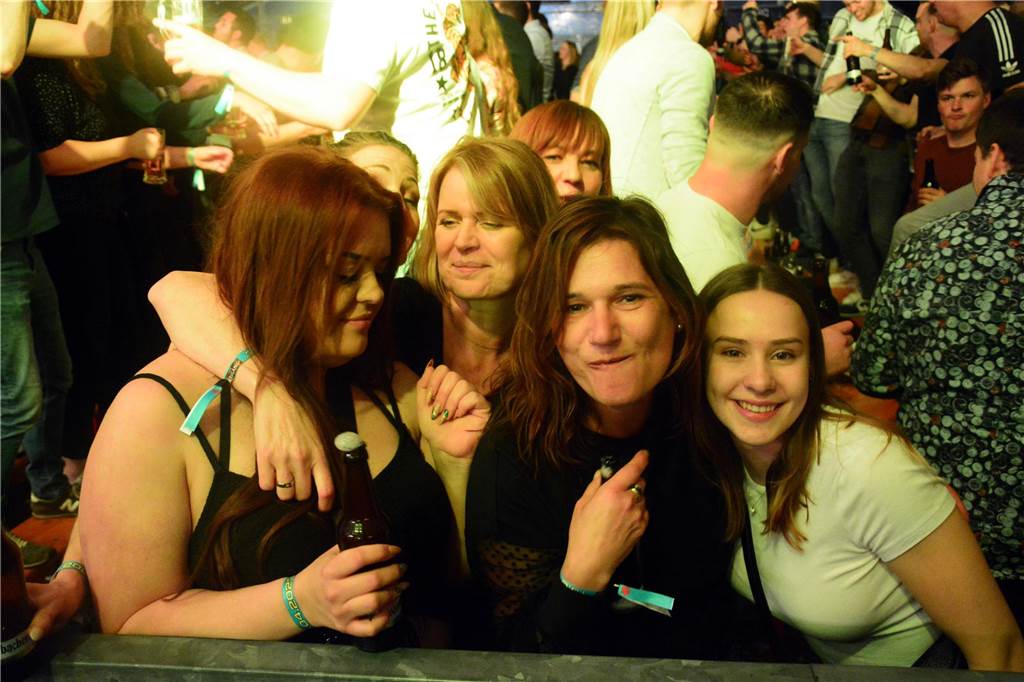 Egal ob auf der Live-Stage, der Schatzi-Bar oder der Festival-Stage – Bei Karpatens "Nacht der Nächte" wurde in allen Zelten ausgiebig gefeiert und getanzt.