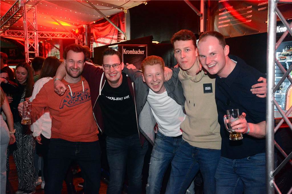 Egal ob auf der Live-Stage, der Schatzi-Bar oder der Festival-Stage – Bei Karpatens "Nacht der Nächte" wurde in allen Zelten ausgiebig gefeiert und getanzt.