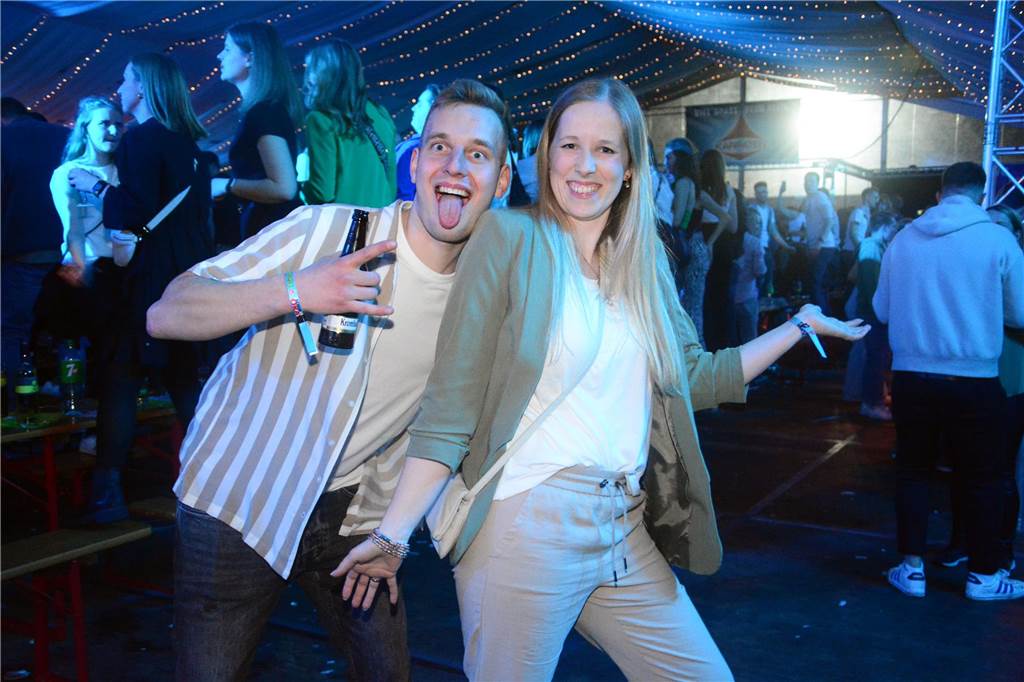 Egal ob auf der Live-Stage, der Schatzi-Bar oder der Festival-Stage – Bei Karpatens "Nacht der Nächte" wurde in allen Zelten ausgiebig gefeiert und getanzt.