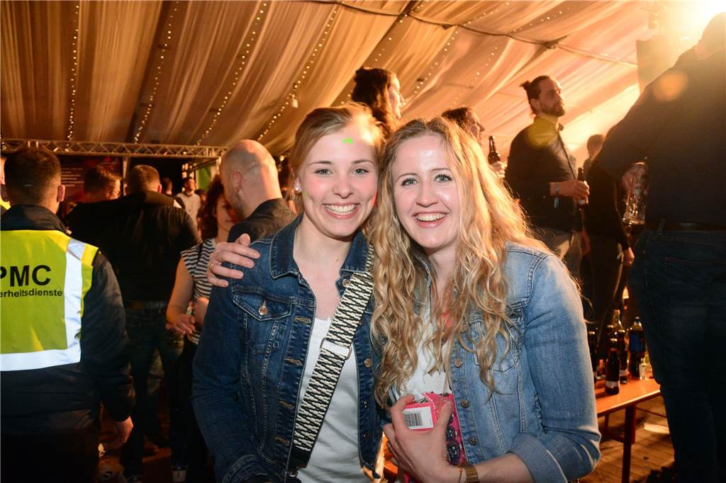Egal ob auf der Live-Stage, der Schatzi-Bar oder der Festival-Stage – Bei Karpatens "Nacht der Nächte" wurde in allen Zelten ausgiebig gefeiert und getanzt.