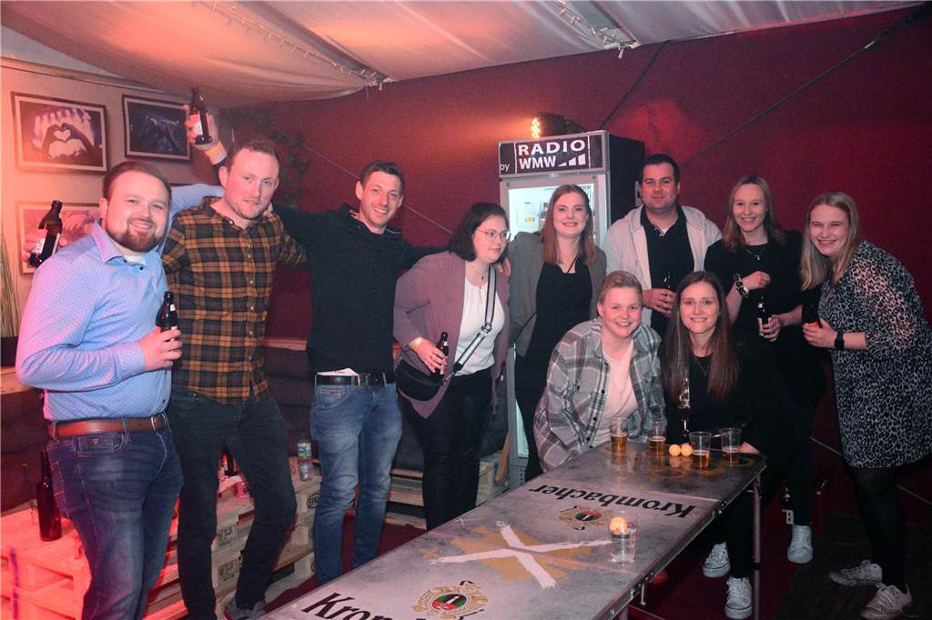 Egal ob auf der Live-Stage, der Schatzi-Bar oder der Festival-Stage – Bei Karpatens "Nacht der Nächte" wurde in allen Zelten ausgiebig gefeiert und getanzt.