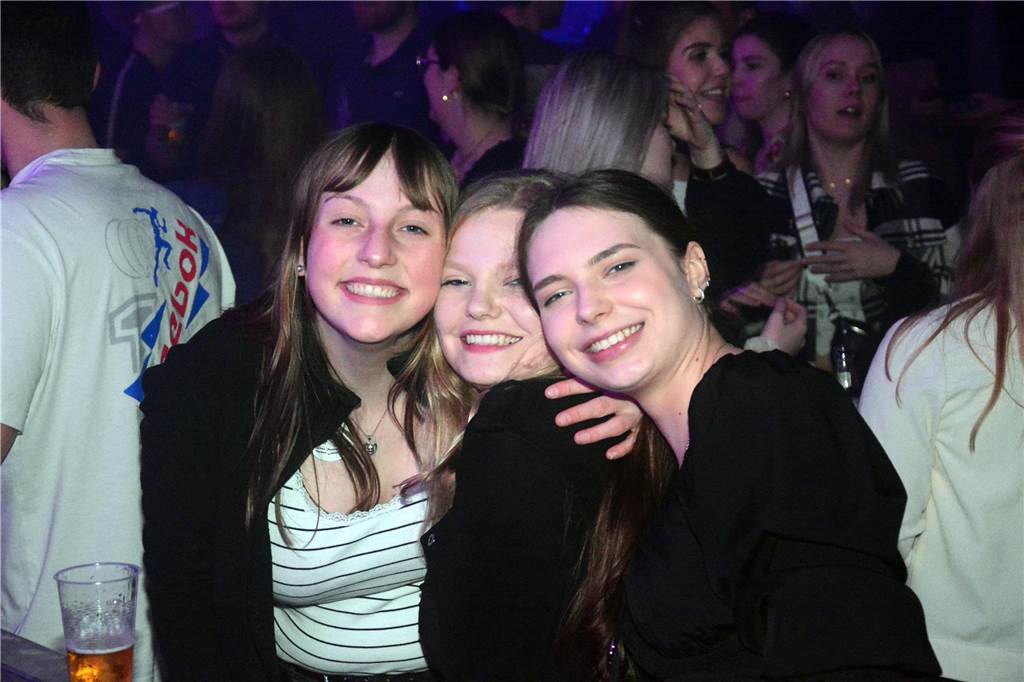 Egal ob auf der Live-Stage, der Schatzi-Bar oder der Festival-Stage – Bei Karpatens "Nacht der Nächte" wurde in allen Zelten ausgiebig gefeiert und getanzt.