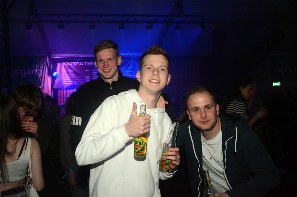 Egal ob auf der Live-Stage, der Schatzi-Bar oder der Festival-Stage – Bei Karpatens "Nacht der Nächte" wurde in allen Zelten ausgiebig gefeiert und getanzt.