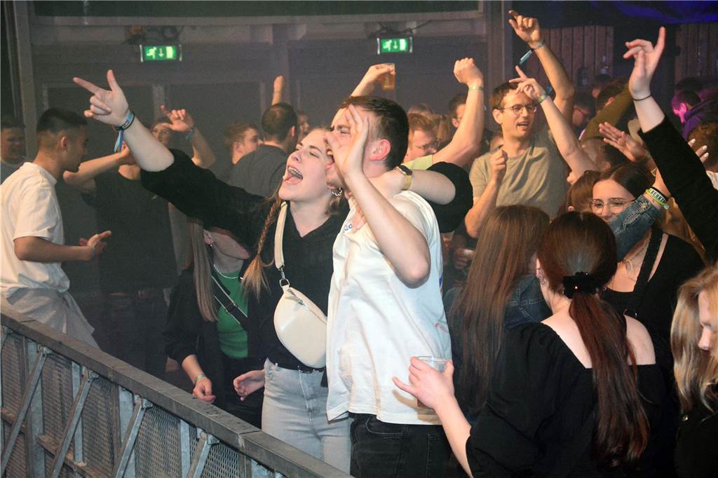 Egal ob auf der Live-Stage, der Schatzi-Bar oder der Festival-Stage – Bei Karpatens "Nacht der Nächte" wurde in allen Zelten ausgiebig gefeiert und getanzt.