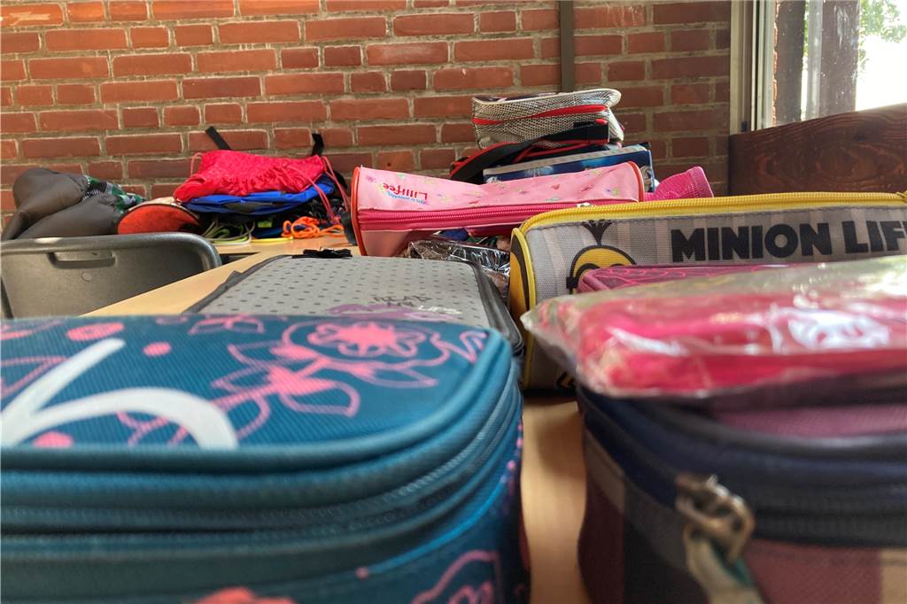 Große Resonanz auf Aktion der Profilschule Ascheberg- Kinder spenden für Kinder Egal ob gebraucht oder neu - auch viele Etuis fanden ihren Weg zur Profilschule.