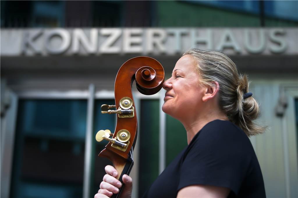 Manuela Uhlmann: „Ich bin zwar eine Frau. Aber ich bin Bassist.“ „Eigentlich bin ich erst hier in Dortmund wirklich zur Ruhe gekommen“, sagt Manuela Uhlmann.
