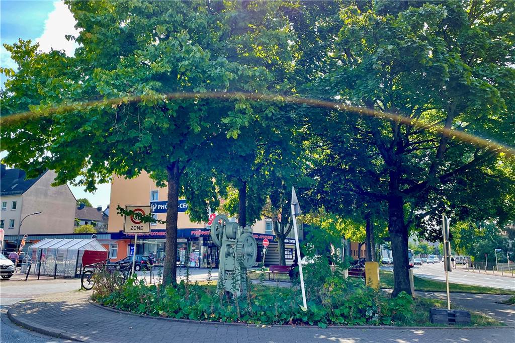 Grüninsel am Phoenix-Center fast täglich durch Pizza-Kartons zugemüllt Eigentlich könnte die Verkehrsinsel am Ende der Nortkirchenstraße ganz nett aussehen.