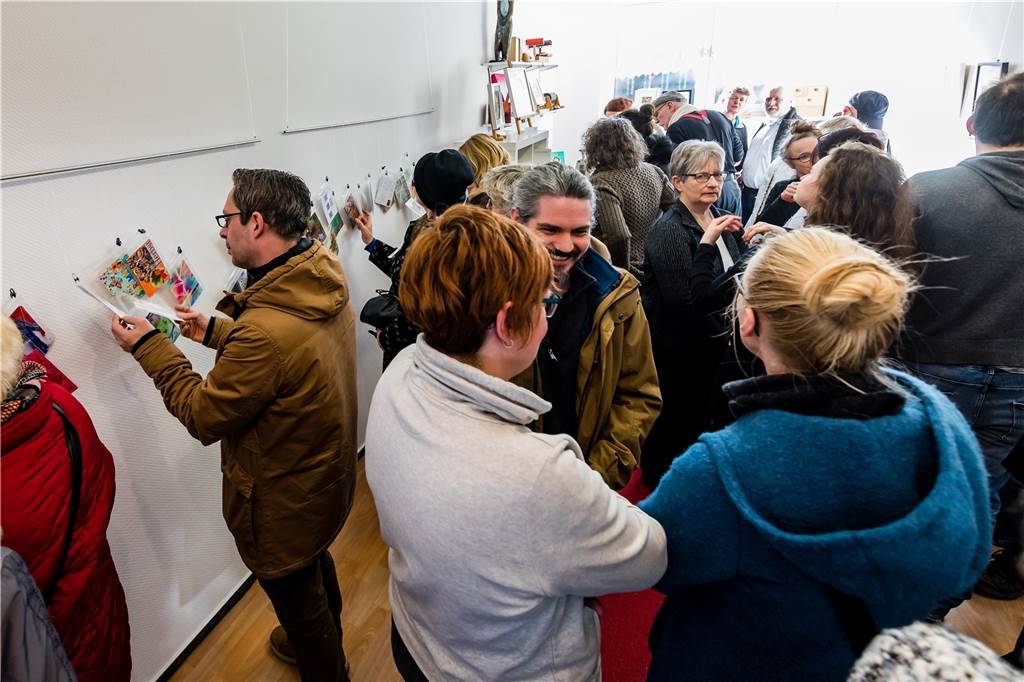 Kultur leidet unter Corona: Zwischen Katastrophe und Verständnis Eigentlich sieht es im Atelier Anschnitt so aus – wie hier bei einer Ausstellungseröffnung im Februar 2018.