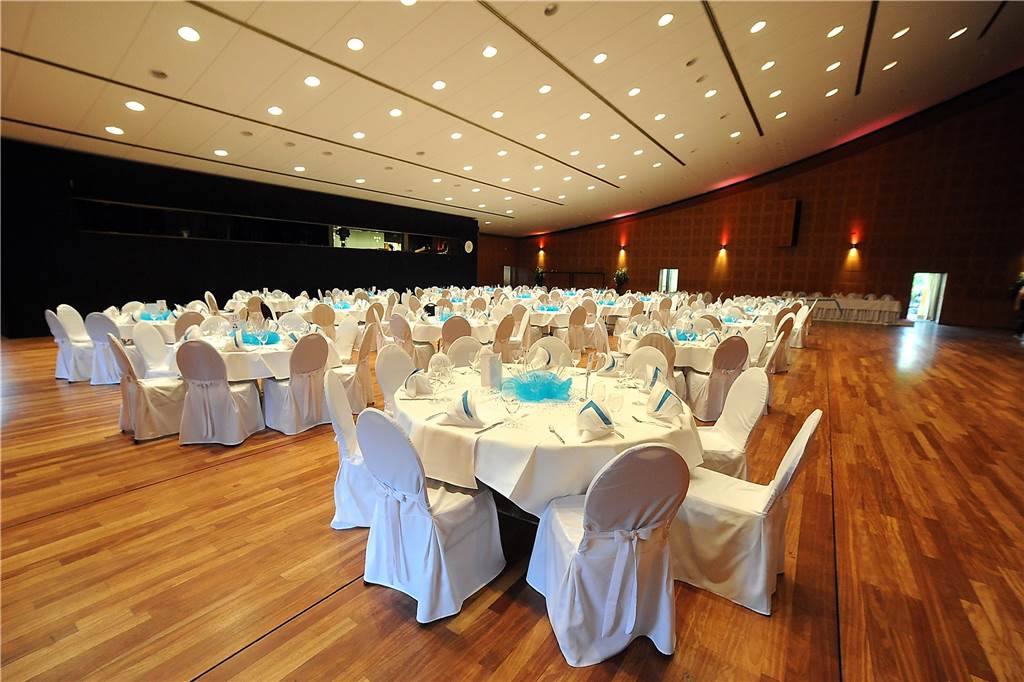 Abiball-Verbot! Castrop-Rauxeler Schüler schmieden neue Pläne und spenden Eigentlich sollte der Abiball der ASG-Abiturienten in der Stadthalle stattfinden. Dann wäre ähnlich festlich dekoriert gewesen.