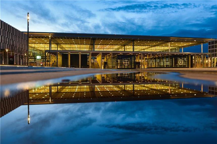 Neuer Hauptstadtflughafen soll nun 2020 eröffnen Eigentlich sollte der Flughafen BER nach fünf Jahren Bauzeit 2011 in Betrieb gehen. Foto: Patrick Pleul