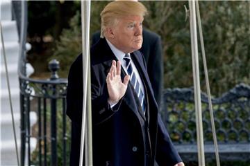 Eigentlich sollte er gut gelaunt aussehen: US-Präsident Donald Trump hat seine Steuerreform durchgesetzt. Foto: Andrew Harnik