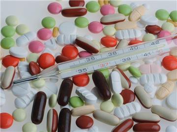 Eigentlich sollten Ärzte Antibiotika sparsam verschreiben. Doch in einigen Regionen greifen sie offenbar schneller zum Rezeptblock als in anderen. Foto: Armin Weigel