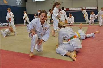 Eigentlich trainieren die Kinder beim TV Werne gemeinsam Judo, aktuell muss das aber jeder für sich alleine machen.