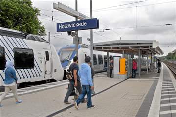 Ein 17-Jähriger hat sich am Freitagmittag am Holzwickeder Bahnhof in Lebensgefahr gebracht.