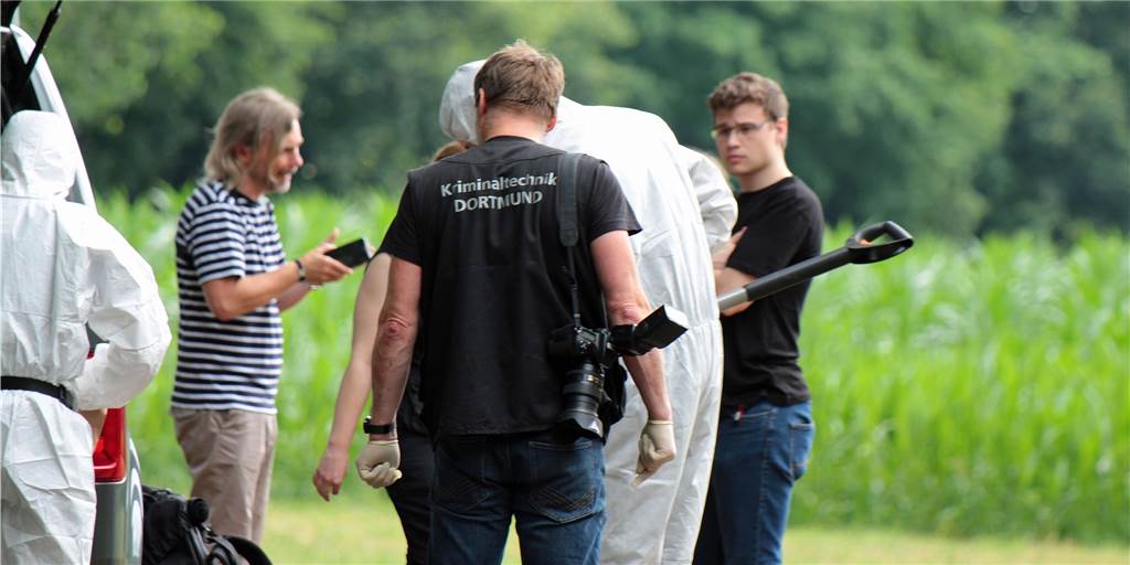 Getötete 17-jährige Carina S.: Polizei nimmt tatverdächtigen Dortmunder fest Ein 26-jähriger Dortmunder wurde am Samstag festgenommen. Er soll die tagelang vermisste 17-jährige Carina S. aus Iserlohn getötet haben.
