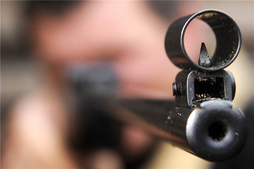 Schießt Heeker mit Luftgewehr auf benachbarte Häuser? Polizei ermittelt Ein 30-jähriger Heeker soll mit seinem Luftgewehr auf benachbarte Häuser geschossen haben.