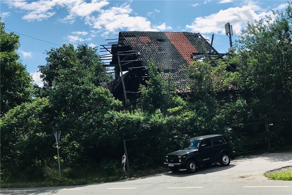 Gammelhäuser: Es gibt viele dieser Schandflecken in Castrop-Rauxel Ein abrissreifes Gebäude steht seit Jahren auch an der Oststraße gegenüber der Einfahrt in die Deininghauser Siedlung.