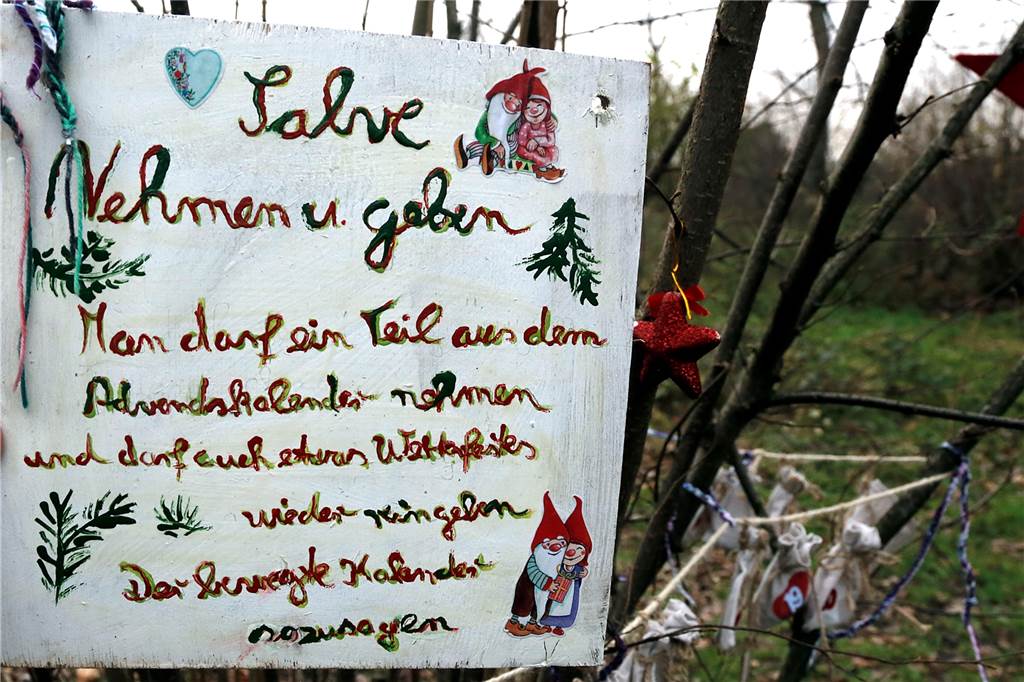 Krippe im Halterner Westuferpark erfreut wieder Groß und Klein Ein Adventskalender zum Geben und Nehmen ergänzt diesmal die Krippe.