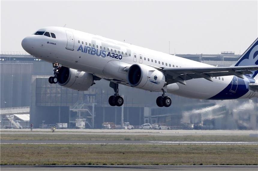 Airbus fädelt in Dubai Rekordauftrag über 430 Flugzeuge ein Ein Airbus A320neo: Investor Indigo könnte Airbus größten Einzelauftrag bringen. Foto: Guillaume Horcajuelo