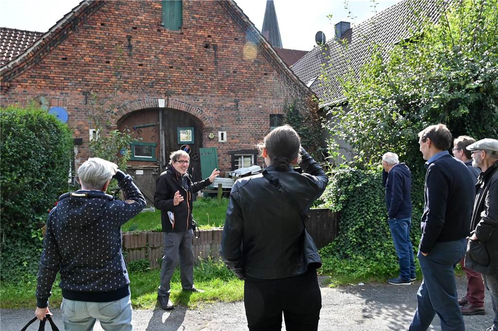 Radtour mit Christian Gruber führte zu zehn Denkmälern in Dorsten Ein altes Haus, das nicht durch Krieg oder Brände zerstört worden war.