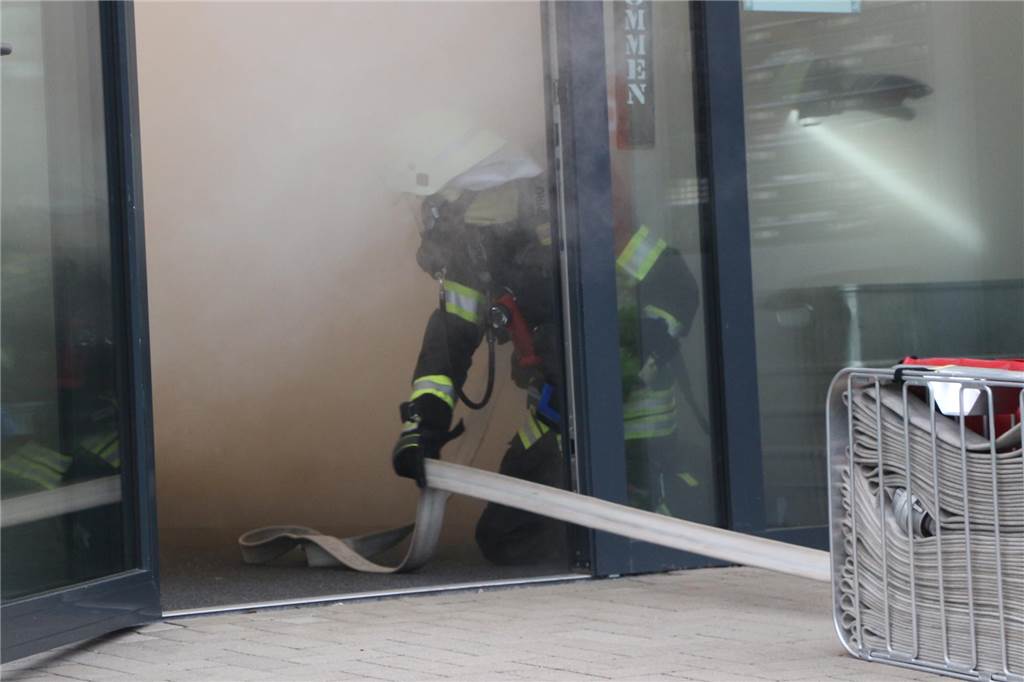 Ein anspruchsvolles Szenario stellte sich den Einsatzkräften an der Wohnanlage für ambulant betreutes Wohnen. 
