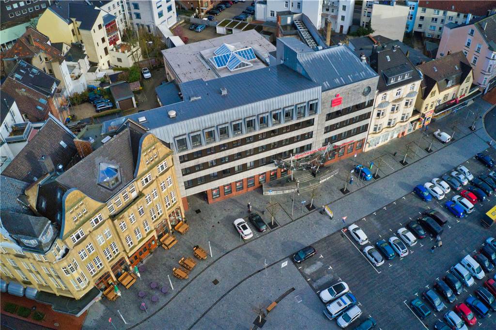 Dickes Lob für Castrop-Rauxel: NDR-Talkshow feiert zwei besondere Orte Der Castroper Markt aus der Luft. Im Bild das Sparkassen-Gebäude, eingerahmt von schöneren und älteren Häusern.