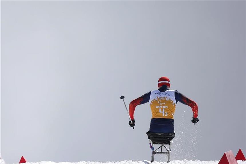 Fit für die Paralympics in Pyeongchang Ein Athlet beim Para Langlauf. Foto: Valdrin Xhemaj/EPA