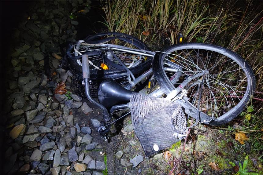 Eurobahn in Lünen kollidiert mit auf Gleis abgestelltem Fahrrad Ein auf den Gleisen abgelegtes Fahrrad ist am Dienstagabend von einem Zug der Eurobahn erfasst worden.