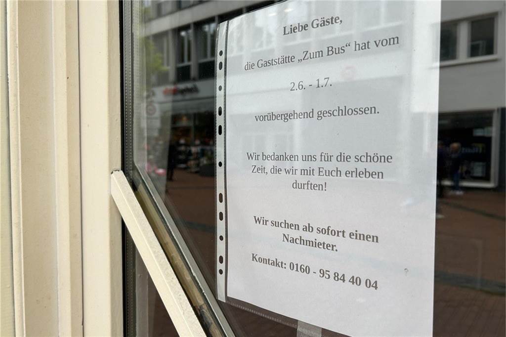 Trotz Euro: Altstadtkneipe „Zum Bus“ ist vorübergehend geschlossen Aushang an der Tür der kneipe Zum Bus in Castrop-Rauxel.