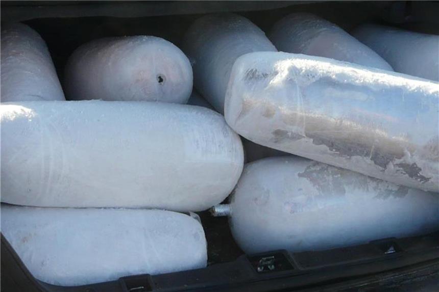 Autobahnpolizei stoppt ungekühlten Döner-Transport Ein Auto mit ungekühlten Dönerspießen im Kofferraum. Foto: Polizei Sachsen-Anhalt