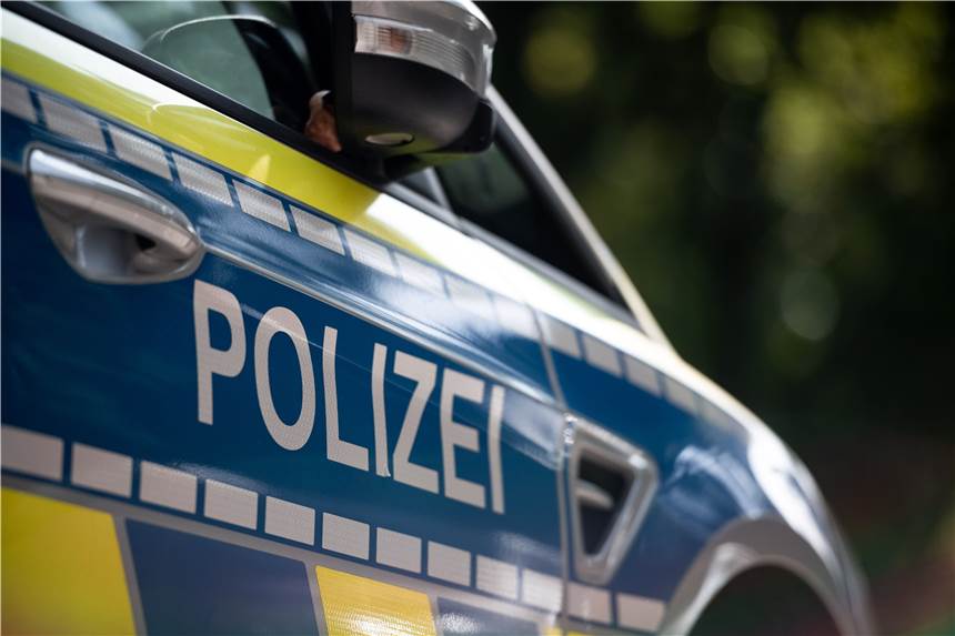 Verfolgungsjagd mit der Polizei endet im Graben - Ausrede ist kurios Ein Autofahrer lieferte sich eine Verfolgungsjagd mit der Polizei. Die Flucht endete in Nordkirchen.