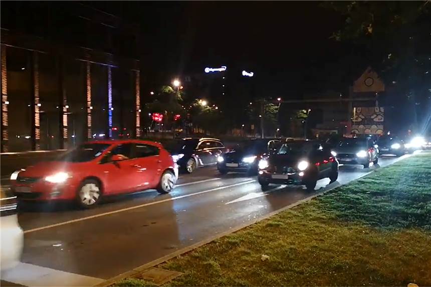 Italienische Fans feiern EM-Titel in Dortmund – Polizei muss eingreifen Ein Autokorso ist in der Nacht zu Montag (12.7.) nach dem italienischen EM-Titel über den Wall gezogen.