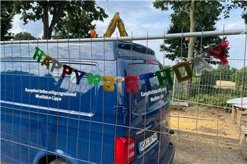 Ein Banner verriet, dass die verantwortliche Sprengmeisterin in Altendorf-Ulfkotte am Mittwoch Geburtstag hatte.