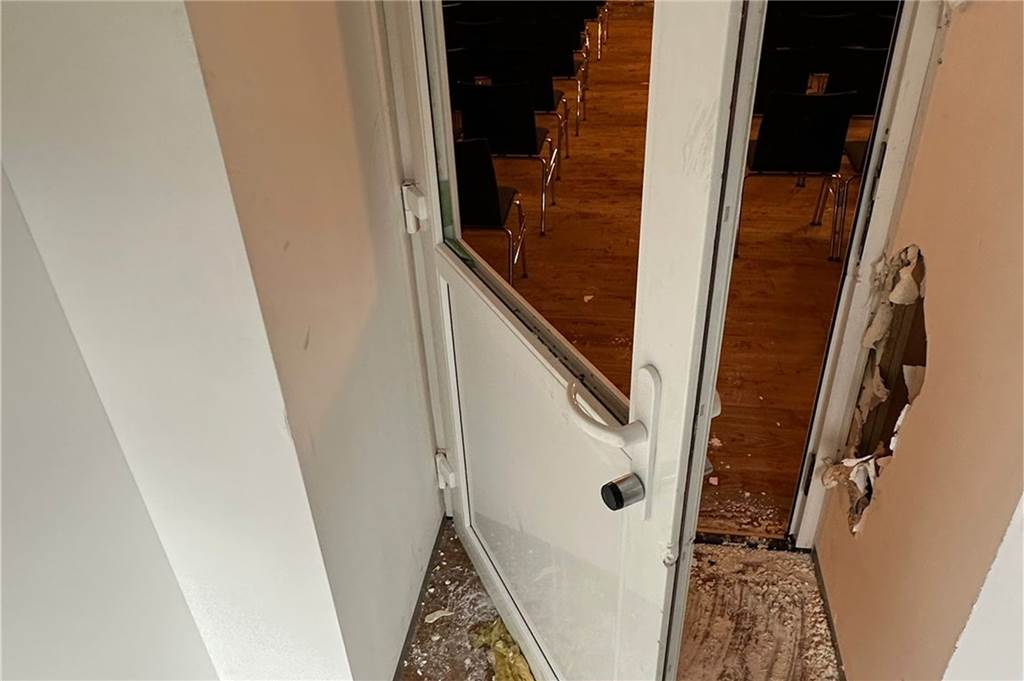 Einbruch und Vandalismus im Hof Jünger - Konzert abgesagt Ein Beispiel für die entstandenen Schäden