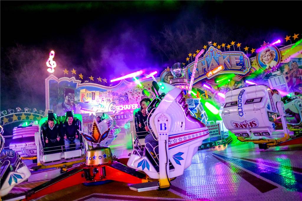 Palmkirmes 2025 in Recklinghausen Das Fahrgeschäft „Shake & Roll“ auf der Palmkirmes in Recklinghausen