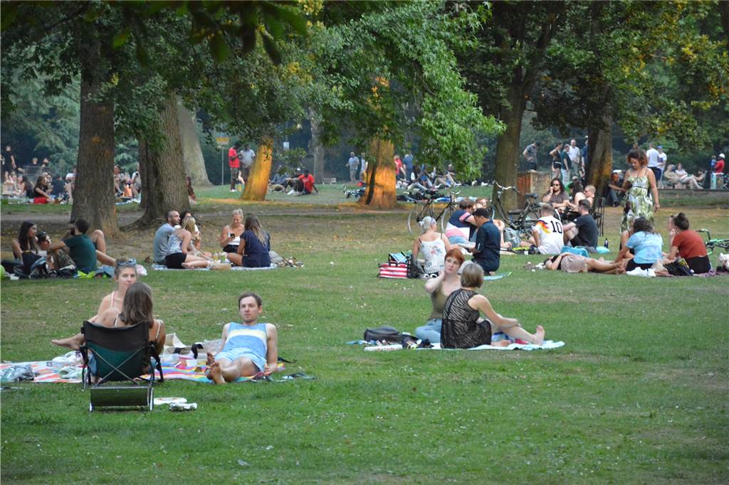 Ein beliebter Picknick-Platz ist der Westpark im Frühjahr und Sommer. Doch es mangelt an kostenlosen öffentlichen Toiletten.