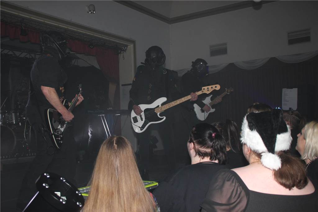 Ein besonderes Merkmal von Another nameless Ghost sind ihre zum Verwechseln ähnlichen Masken, die den Mitgliedern von Ghost nachempfunden sind, sowie den zum Teil originalgetreuen Kostüm-Replikas, die die Musiker auch in Brambauer trugen. 