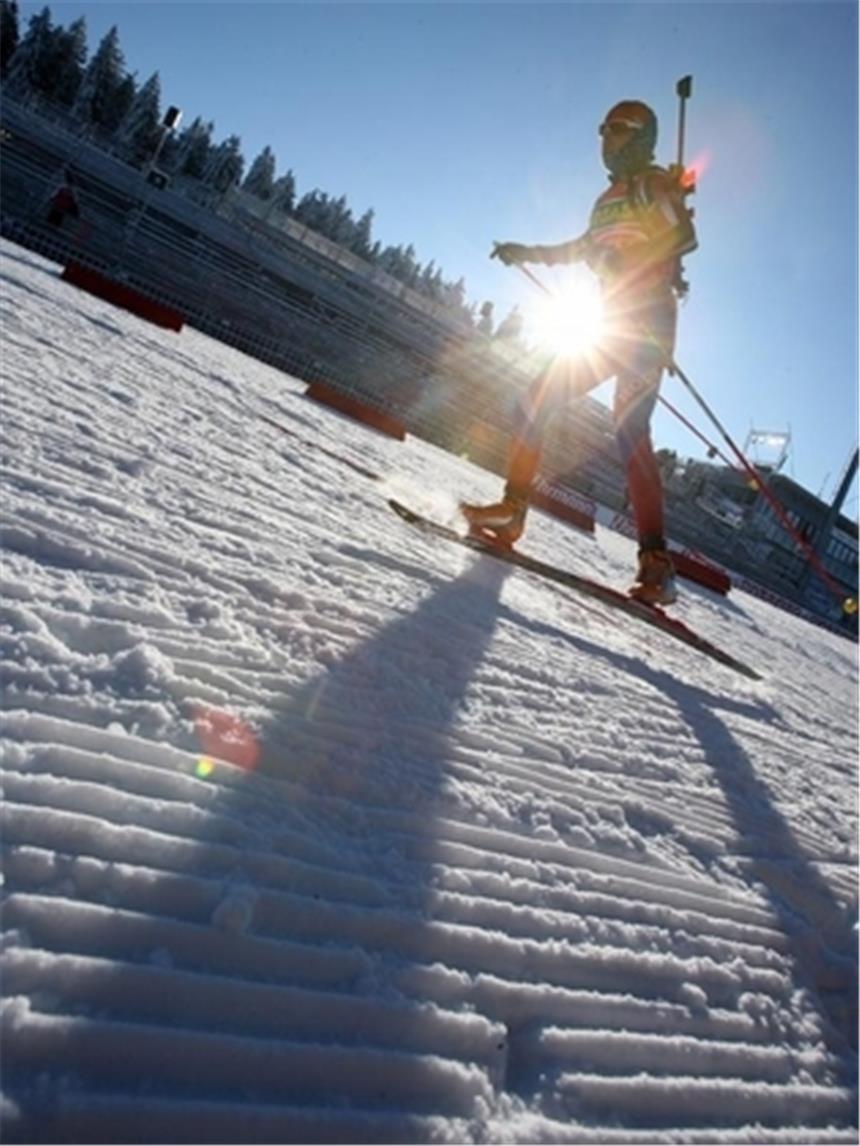 Biathleten mit hohen Zielen in Oberhof Ein Biathlet trainiert vor Beginn des Biathlon-Weltcups in Oberhof.