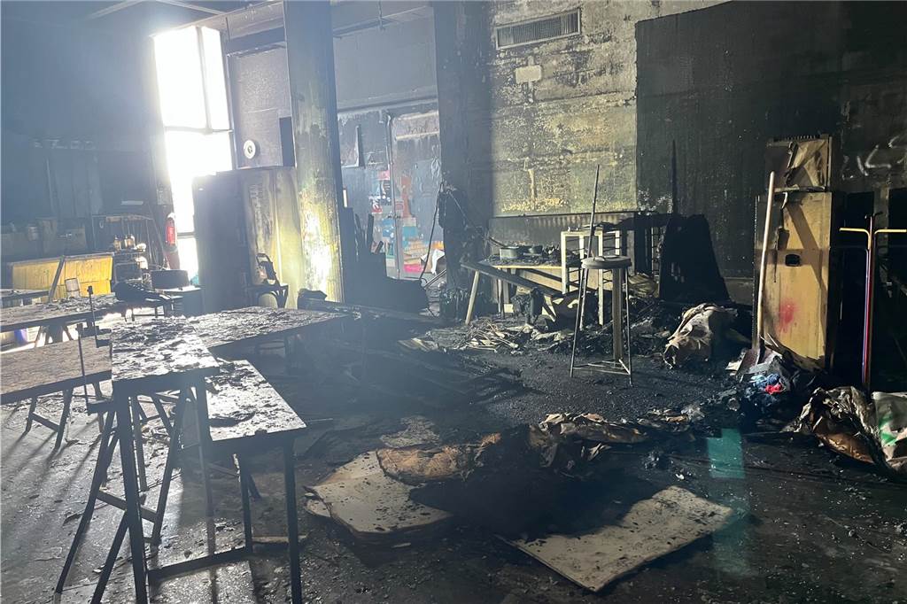 WLT-Leitung nach dem Feuer im Malersaal: Das trifft uns ins Mark Ein Bick in den zerstörten Malersaal