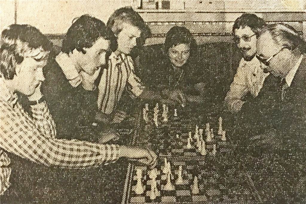 Bekannter Werner Schachspieler und Lehrer stirbt im Alter von 75 Jahren Ein Bild aus alten Zeiten: Zu Spitzenzeiten stellte der Werner Schachclub sechs bis sieben Mannschaften.
