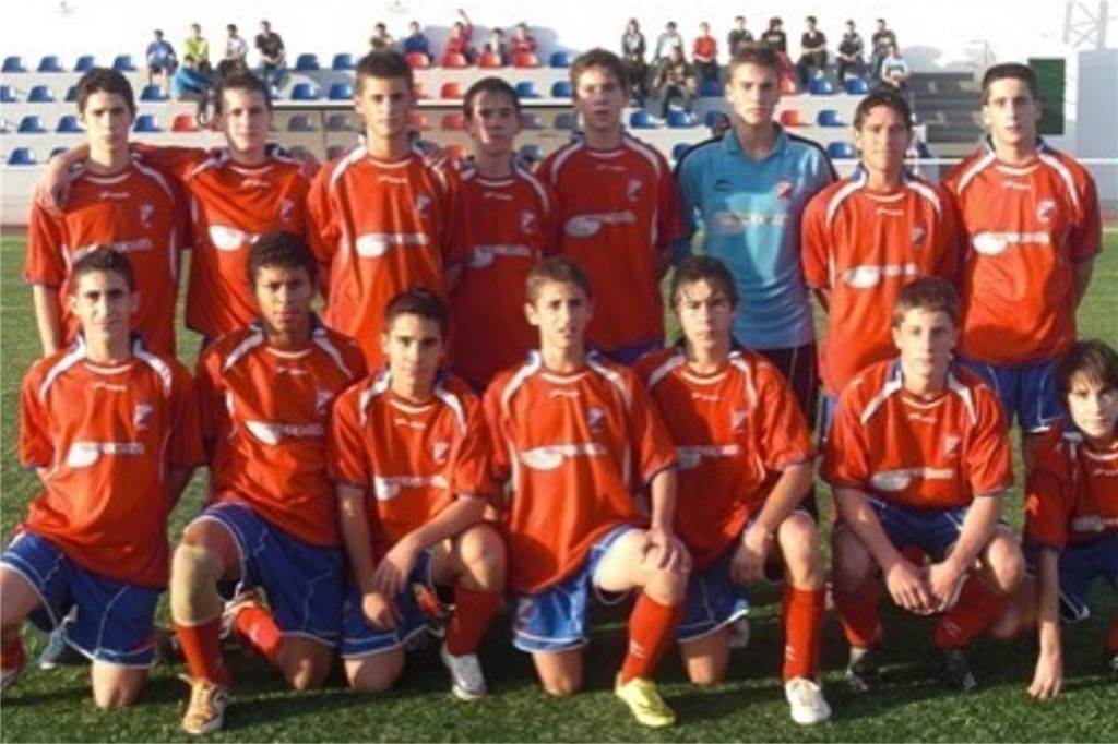 Wacker-Spieler Yogan Henyelbeth Cordero Astacio (26) trainierte einst beim FC Barcelona Ein Bild aus dem Jahr 2008 aus gemeinsamen Jugendzeiten bei CD Huescar, einem spanischen Klub aus Granada. Yogan Henyelbeth Cordero Astacio (unten, 2.v.l.) und Julian Ucles Martinez (unten, 2.v.r.) liefen damals bereits im gleichen Team auf.