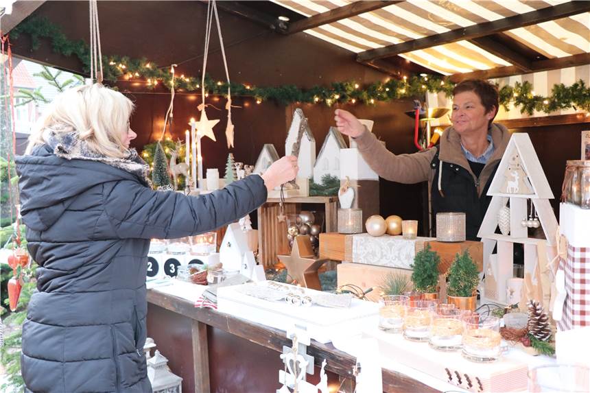 Abgesagt: Kein Weihnachtsmarkt in Südlohn, kein Adventstreff in Oeding Ein Bild aus dem Jahr 2019: Dekoratives für Zuhause gab es reichlich auf dem Weihnachtsmarkt in Südlohn zu erstehen. 2020 wird es keinen Weihnachtsmarkt in Südlohn und keinen Adventstreff in Oeding geben.