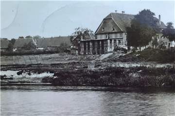 Ein Bild aus den 50er-Jahren zeigt den Sportplatz und die Gaststätte am Fischerhof in der Kolonie Evenkamp. Ein geschichtsträchtiger Ort. 