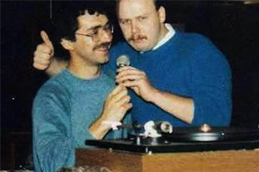 Disko Broadway: DJ Emma und DJ Udo feiern mit Fans in Ahaus Ein Bild aus den Anfängen in der Disko Broadway – tief in den 1980er-Jahren.
