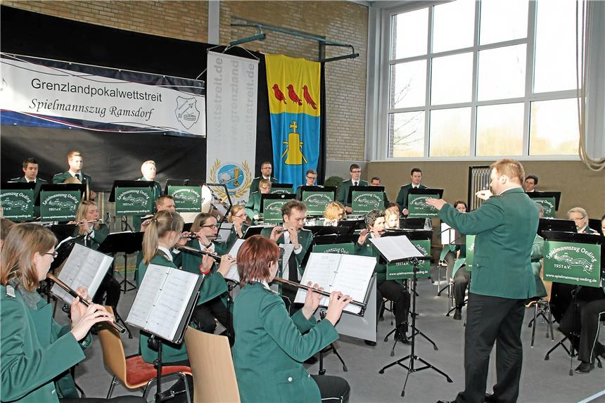 Kein Geld: Spielmannszug-Wettstreit fällt aus Ein Bild aus der Vergangenheit (2013), das es in diesem Jahr nicht geben wird: Musikkapellen beim Grenzlandpokalwettstreit.