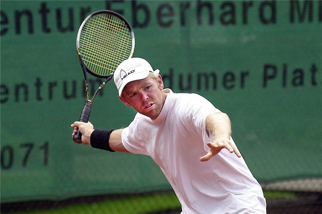 Adam Barnes machte Karriere in Frohlinde statt Tennisprofi zu werden Ein Bild aus früheren Tagen: Bereits im Jahr 2001 schlug Adam Barnes für den TC GW Frohlinde auf.