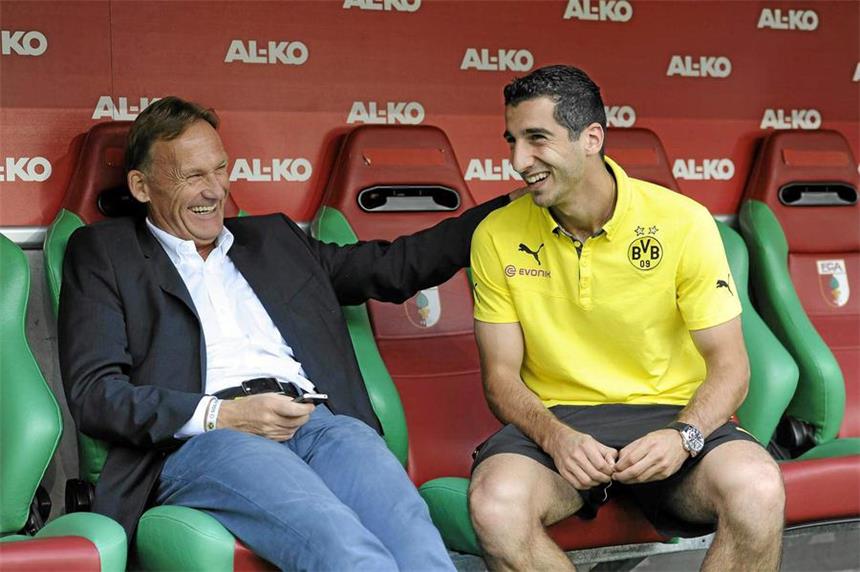 BVB erhält 42 Millionen Euro für Henrikh Mkhitaryan Ein Bild aus harmonischen Zeiten: BVB-Geschäftsführer Hans-Joachim Watzke (l.) und Henrikh Mkhitaryan.