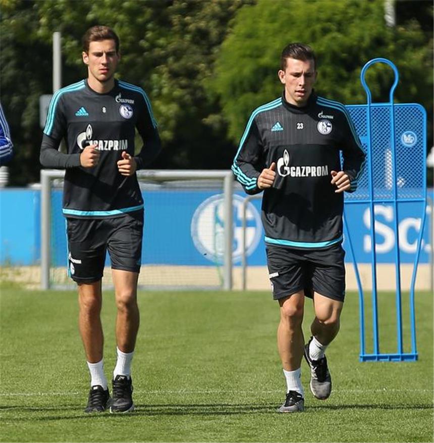 Hojbjerg: Tipps von Schalke-Legende Ebbe Sand Ein Bild aus sommerlicheren Zeiten. Pierre-Emile Hojbjerg (r.) undLeon Goretzka sind wieder auf Schalke.